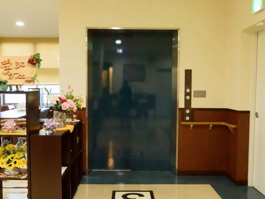 エレベーターの入口