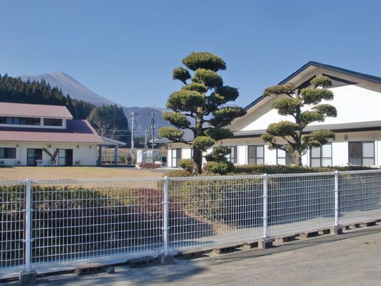 広々とした施設外観