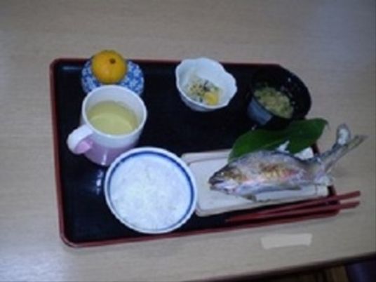 和食を並べた食事膳