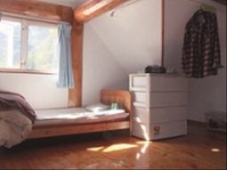 日差しが入る明るい部屋