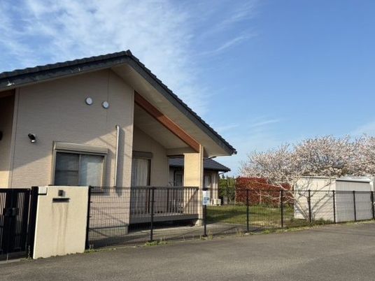 外観の平屋建物