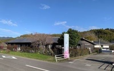 落ち着いた建物の外観