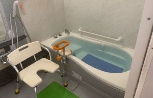介助用設備の浴室
