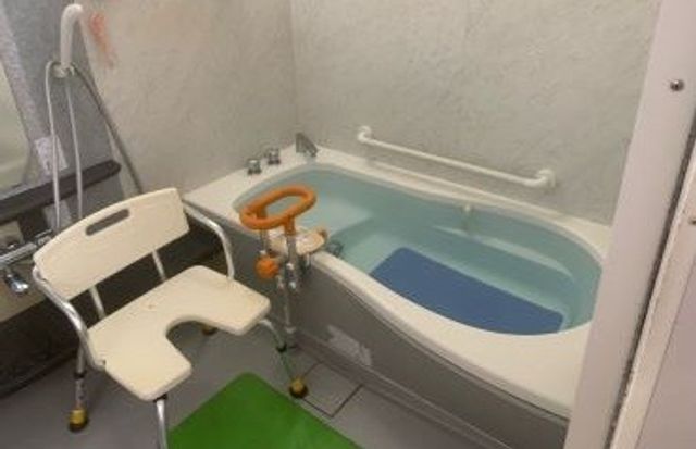 介助用設備の浴室 浴室 快適な介助ができる浴室です。手すり付きで安全に利用いただけます。