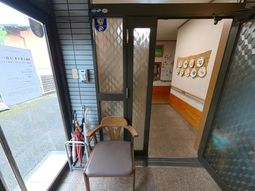 広い廊下のある入口