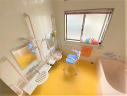 バリアフリーなトイレと浴室