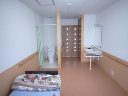 明るい居室の一角