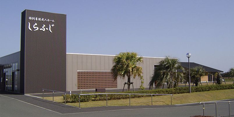 広い外観の建物
