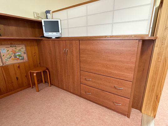 木製家具の廊下