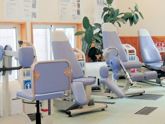 機能訓練室の運動機器  