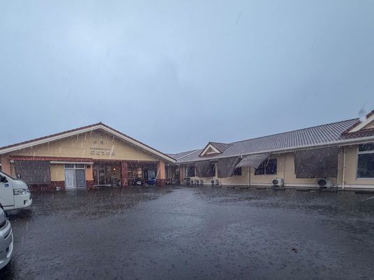 雨の日の外観  