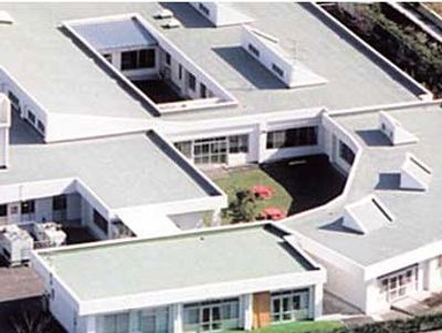 広々とした建物の外観