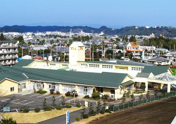 広々とした外観