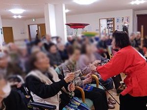 交流イベント中のラウンジ