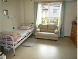 明るい居室の一角