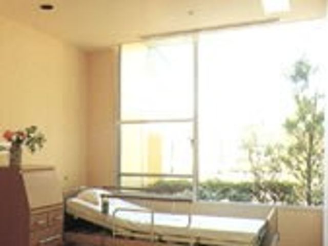 明るい居室 居室 居室は自然光がたっぷりと差し込み、心地よい環境です。リラックスした時間を過ごせます。