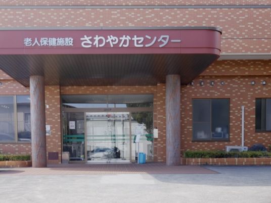 施設の正面玄関  