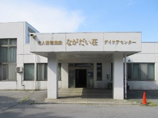 介護施設の正面玄関  