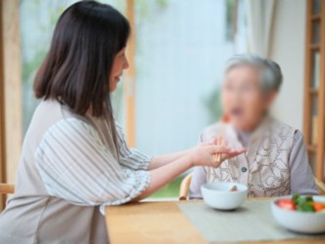 自然光の入る明るい部屋 ダイニングルーム 光が差し込む空間で、穏やかな食事のひとときをお過ごしいただけます。