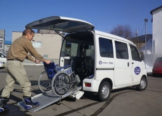 車いすの積み込み時の様子