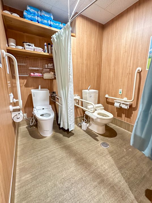 手すり付きトイレ施設