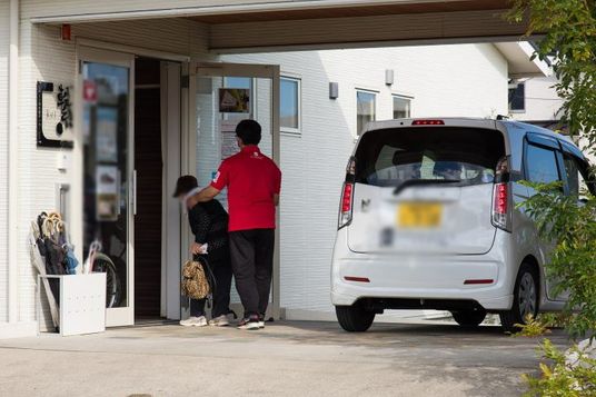 車到着時の出入口