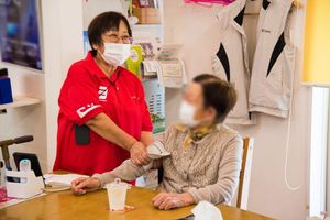 スタッフと利用者の様子