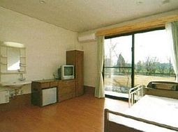 明るい居室の光景