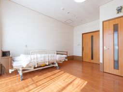 明るい居室の広々空間