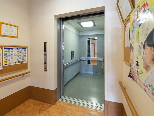 エレベーター前の廊下
