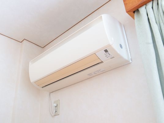 壁掛け型のエアコン
