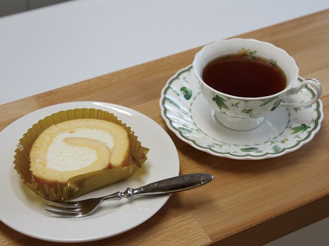 お茶とお菓子のテーブル  