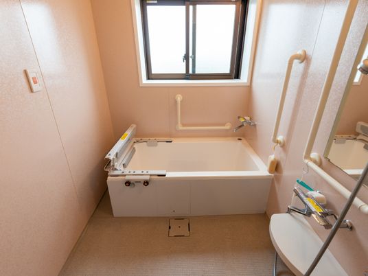 手すり付き快適浴室