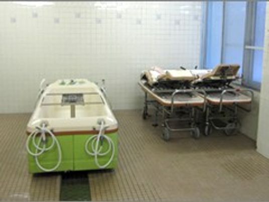 浴室の脱衣台と用具  