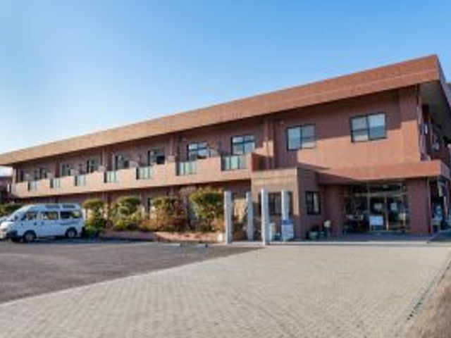 居心地の良い外観 外観 広々とした駐車場のある落ち着いた色調の建物です。ゆったりとした環境で新しい生活を始めませんか。