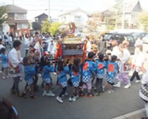 お祭りの賑わいシーン