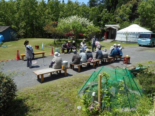 屋外のレクリエーション風景