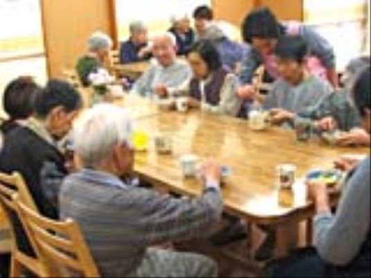 賑やかな共有スペースの様子