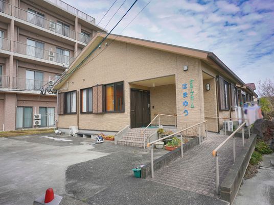 清潔感ある外観の建物