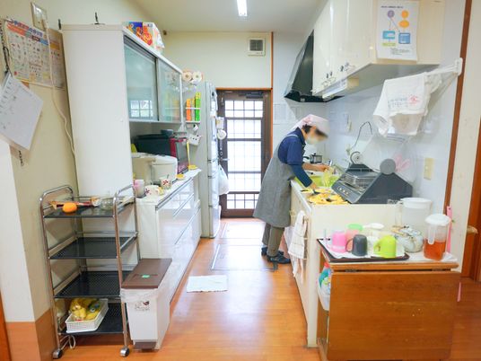 キッチンの作業風景