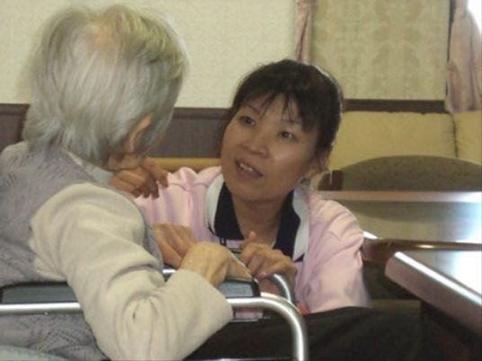 スタッフがケアする様子