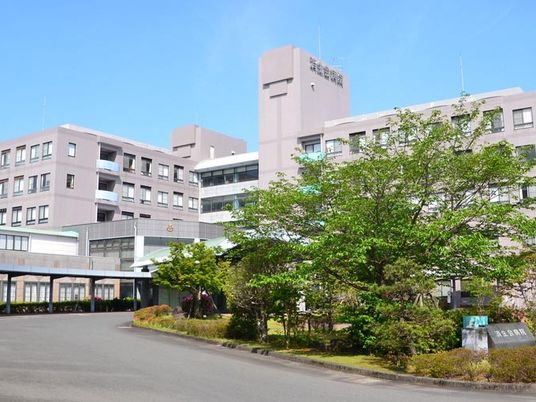 高層の建物外観  