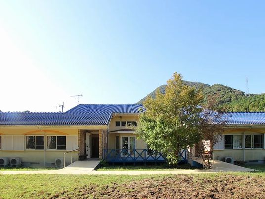 自然に囲まれた外観  