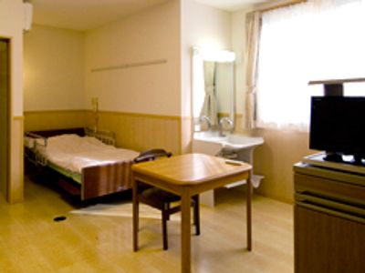 居室のベッドとデスク