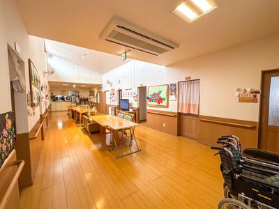 自然光あふれるラウンジ