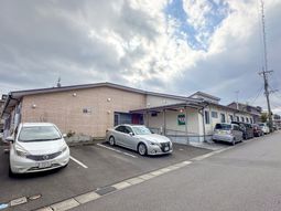 駐車場付施設外観