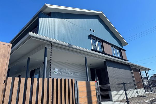 現代的なビルの外観