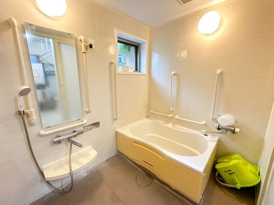 ゆったりバスタイムの浴室