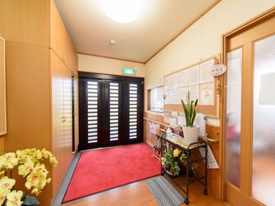 明るく整備されたエントランス