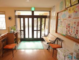 エントランスの明るい空間